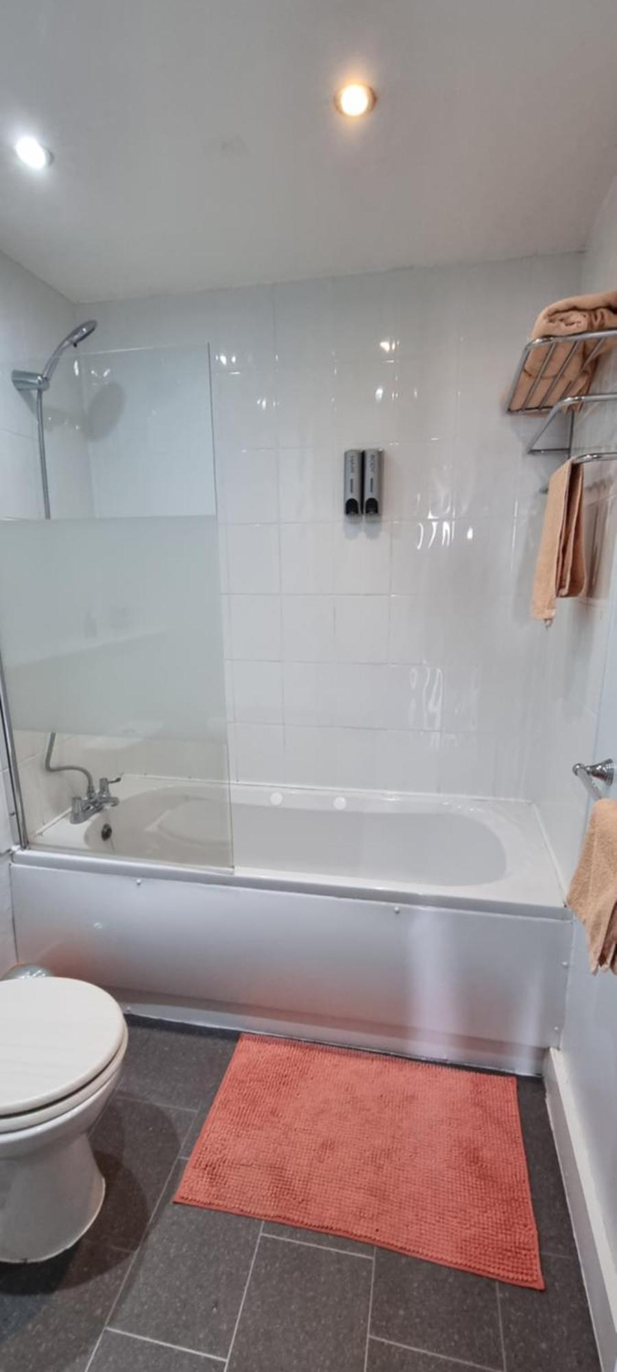 Modern And Spacious Centre * Swansea