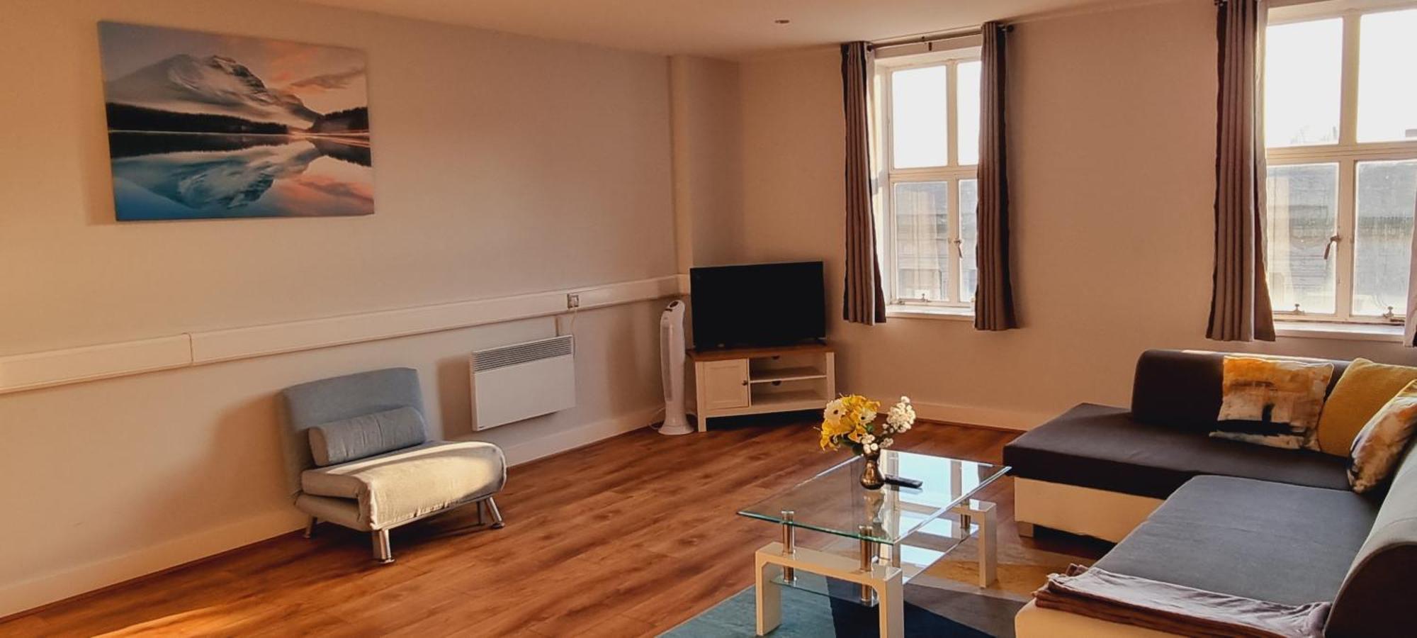 Modern And Spacious Centre Apartment *